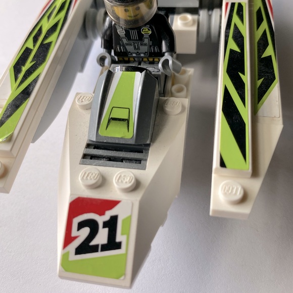 Lego speedboat with driver - Picture 2 of 3